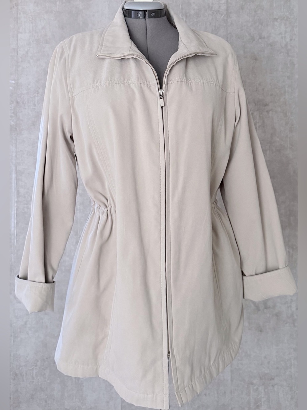 London Fog Women M Beige Cinch Waist Full Zip Lined Rain Jacket Windbreaker